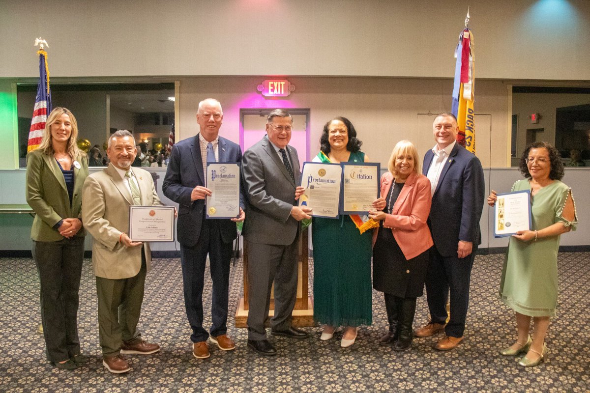 Brentwood Public Library tweet media