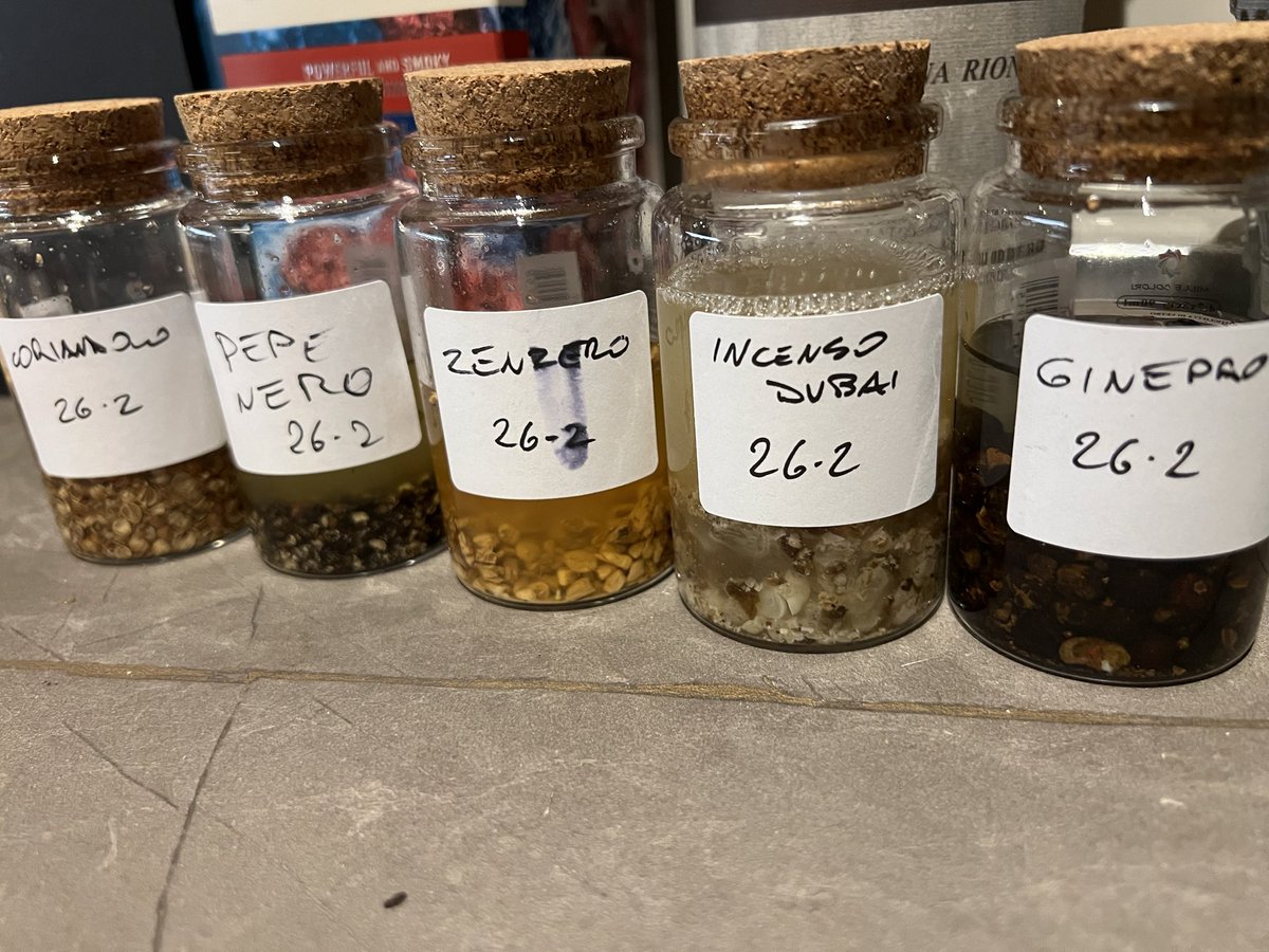 tukano69's tweet photo. @TraderStatham Talmente malato di fragranze che ormai vado di estrazioni in etanolo e assemblo, queste ultime basi in estrazione da febbraio. Nulla di commerciale mi appaga più. https://t.co/M3vNEOAPqO