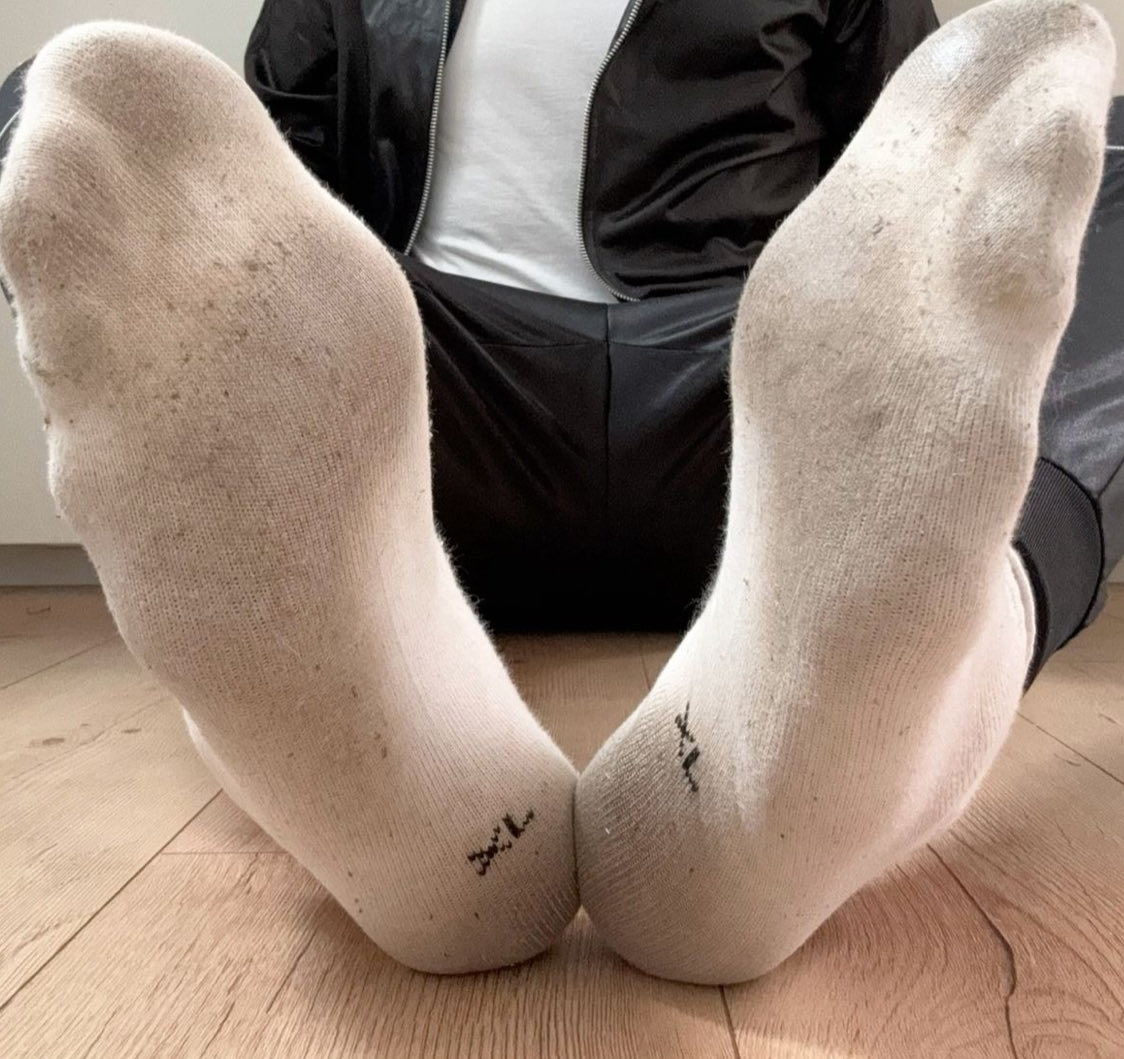 alphagodharvey's tweet photo. Do any of you pigs want a sniff, oink for me, slap yourself and get in my dm. #FinDom #feetworshi̇p #paypig #humanatm #humiliation https://t.co/odGXNNOITu