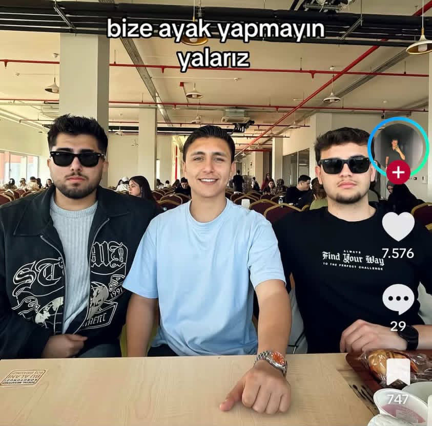 era6capone tweet media