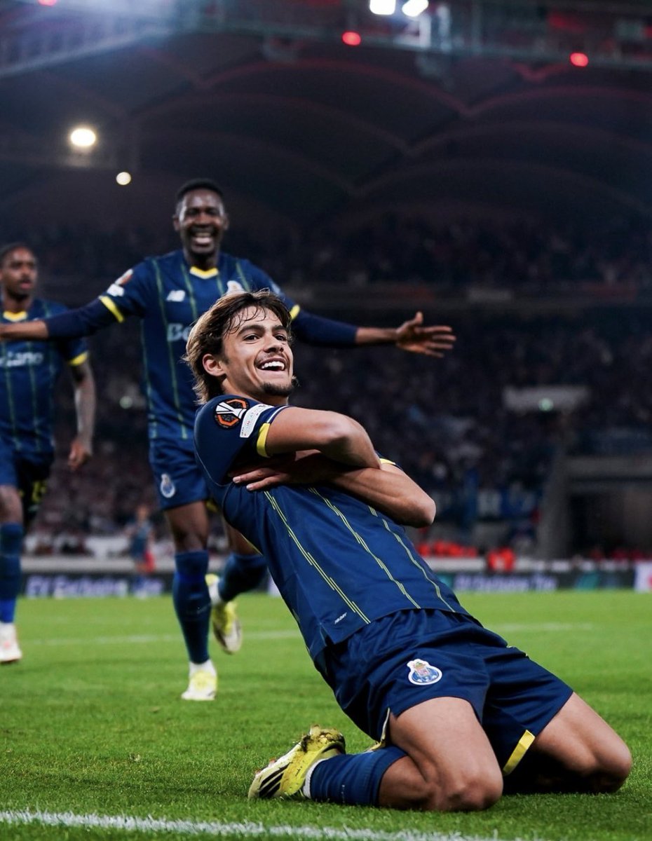 Porto vence na Alemanha! 🐲

Moffi e Mora resolveram o jogo na primeira parte. Apesar do golo de Deniz Undav, o Porto segue em vantagem para a segunda mão no Estádio do Dragão.

Enorme vitória dos Azuis e Brancos🔵⚪️