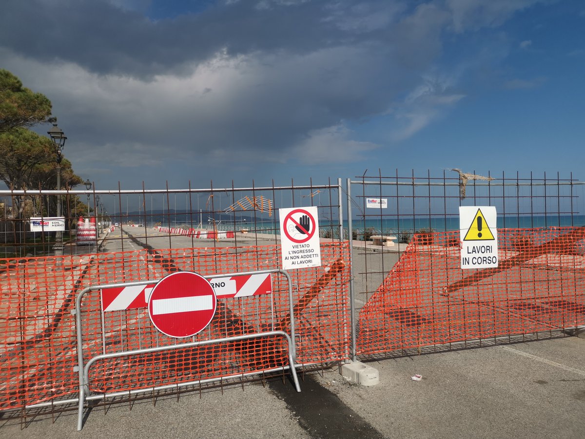 carlettoromeo's tweet image. carlettoromeo.com/siderno-lungom…
Lungomare, lavori in corso e divieto assoluto di transito nei cantieri
#siderno #lungomare #locride #informazione #sensibilizzazione
#trends #trendingnow #trendings 
#articolo