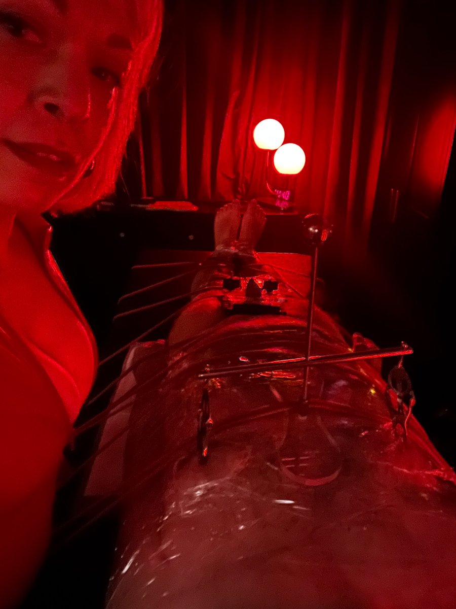 Mistress Isadora tweet media