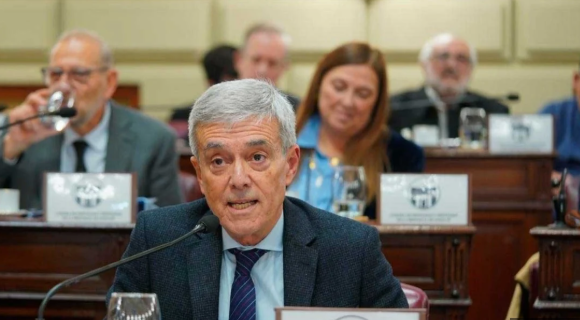Pymes. El exministro de economía Walter Agosto presentó un proyecto de ley de incentivos fiscales para impulsar la inversión productiva de las pymes santafesinas. Afirmó que si bien el Gobierno Provincial adhirió al Régimen de Incentivo a Grandes Inversiones (RIGI), el monto de