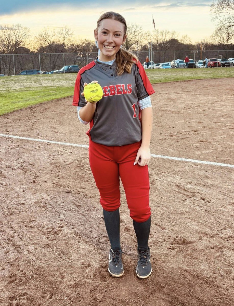 maggiehall30352's tweet photo. First one ever and first of the season💣🥎! Keep pushing and continue to grow everyday. Your hard work shows!!! #ALLIN #GoMHS @xtremedemarini @CoachCarlton1 @16uMsGloryLewis @ExtraInningSB @UWFSoftball @D1Softball @nsrnow https://t.co/zPYApt87Ee