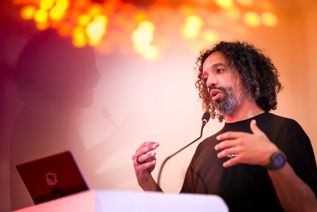 boredabdel's tweet image. Throwback to @DevoxxMA last year 🙌🏾 🎤💡 Incredible energy ⚡, amazing community 🤓 and the best food ever 🇲🇦

Looking forward to this year's edition 😁 

#DevoxxMA #PublicSpeaking #SoftwareEngineering #DevLife #Morocco