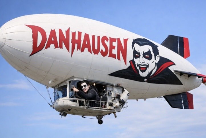 PeachfuzzLives's tweet photo. @DanhausenAD a BLIMP! for Danhausen. https://t.co/rRZOaiIIDn