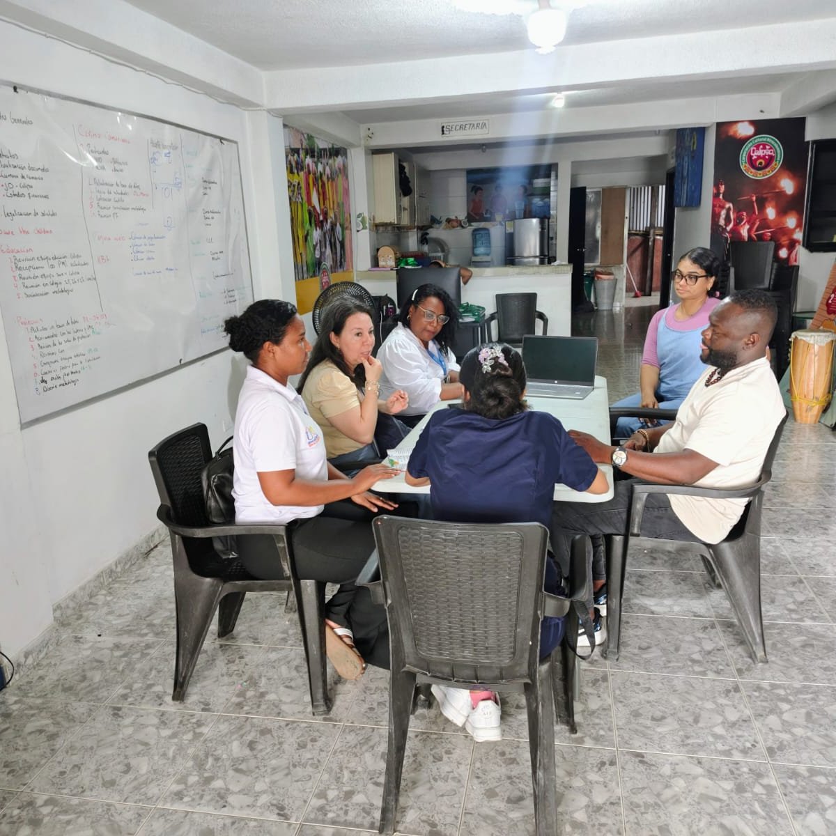 clara paredes tweet media