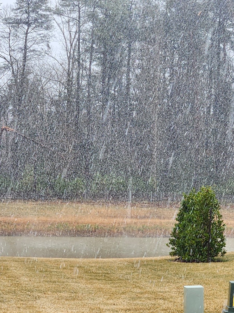 rawpaw18's tweet photo. Snow and 80° in 24 hours, Mother Nature hit menopause.
#mothernature https://t.co/Wvn2YljXYb