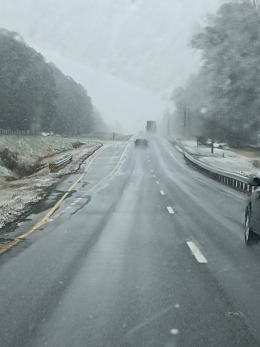 That1Finch's tweet photo. @ryanhallyall  welcome to Virginia, where it's was 80 yesterday. 🤣 https://t.co/7clnIi8w9O