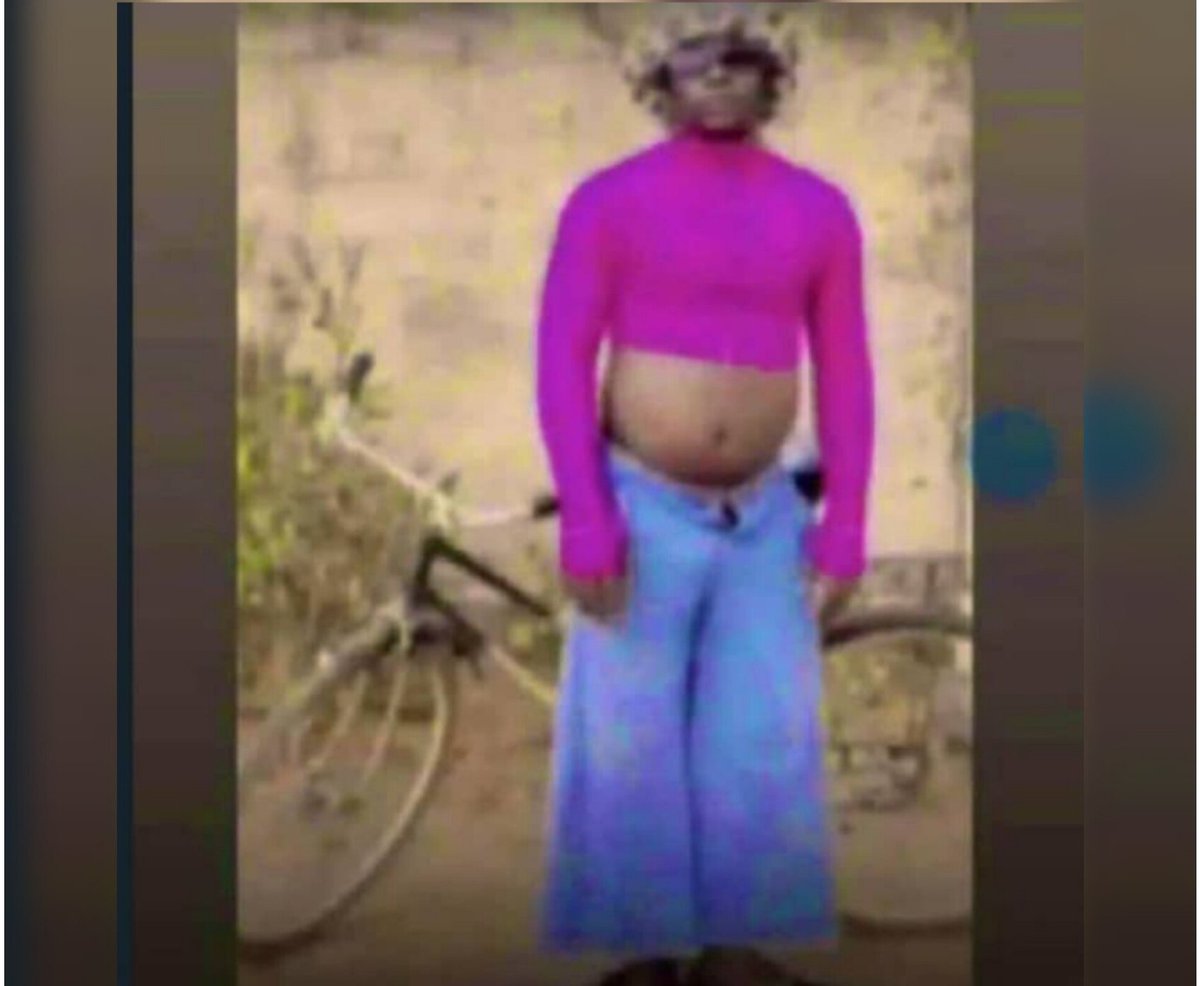 Chazel_memes1's tweet photo. Umukobwa : Chr uri hehe none ko ntakubona !? 

Umuhungu : Raba ino nd'imbere y'ikinga nambaye nka Kirikou Akili 😂 https://t.co/CC6LF9HJ22