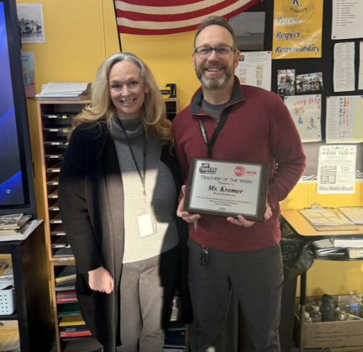 100.3 WNIC tweet media