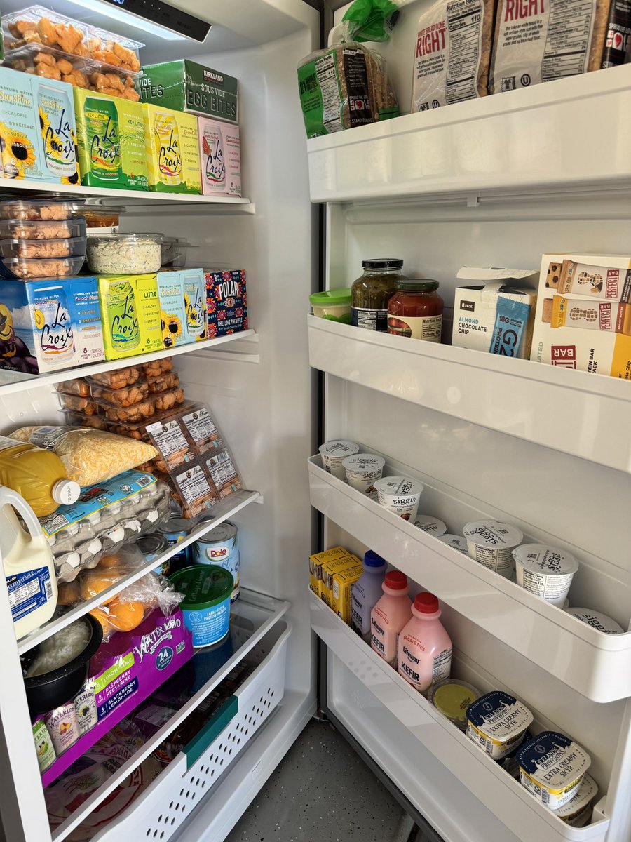 SilverFoxLeo tweet media