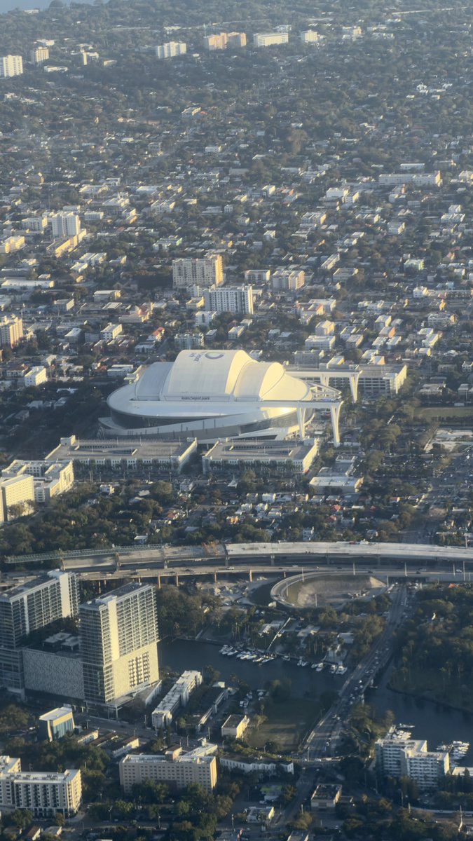 Gracias a Miami y a la gente de <a href="/ElCentelField/">ElCentelField</a> <a href="/Thehooksteak/">The Hook steakhouse</a> por las finas atenciones.