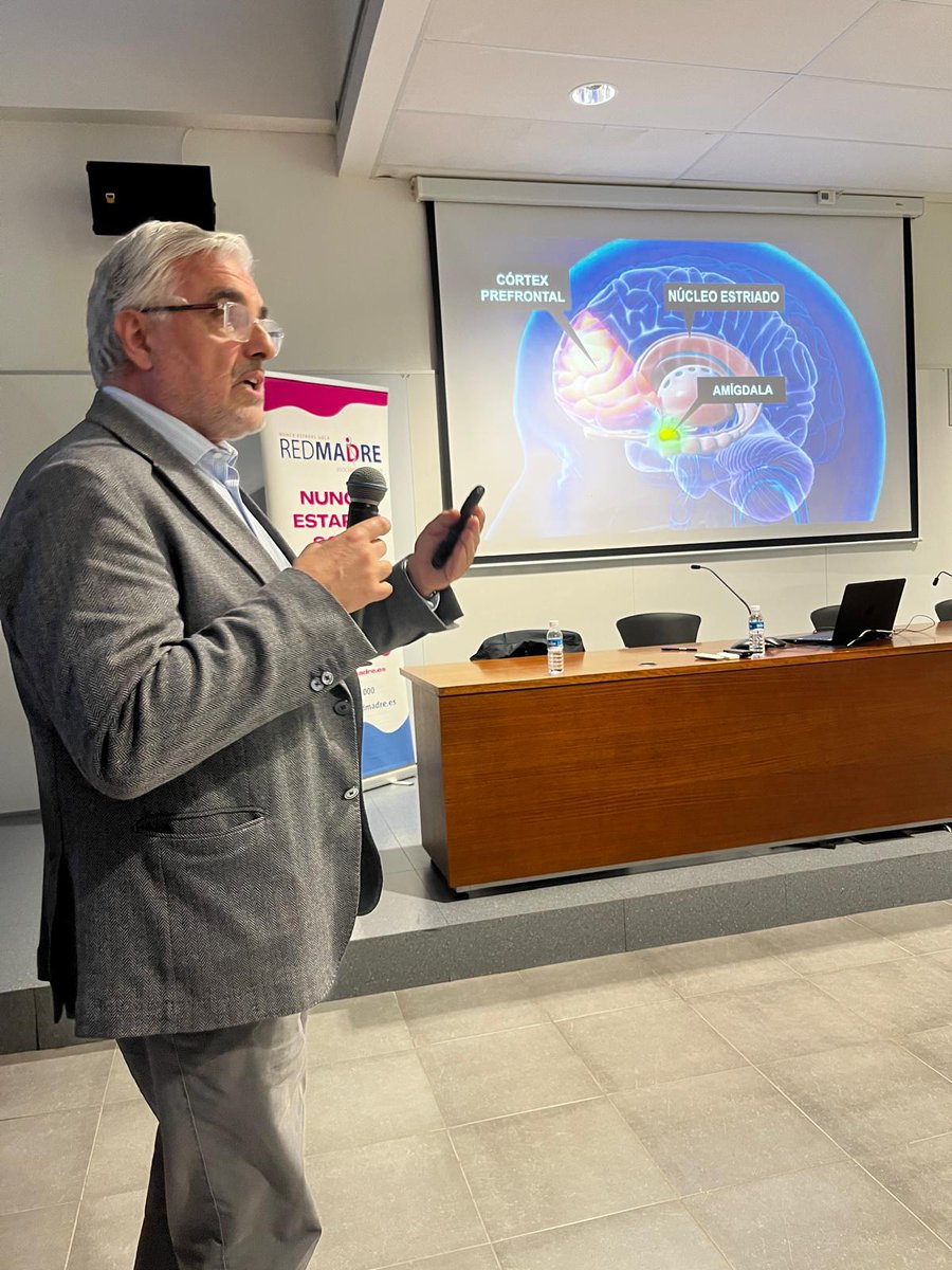 fergarfer's tweet photo. El miércoles presenté mi libro “¡Que tus hijos vuelen alto!” en Pamplona junto a RedMadre Navarra. 🏠

Hablamos de educación, pero sobre todo de acompañar. Gracias a los que os acercastéis al Civivox de Iturrama y os llevasteis vuestro ejemplar. 👇 (1/2) https://t.co/ib2b5W6eEi