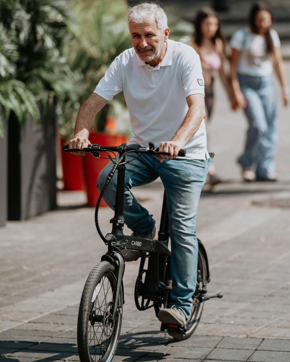 The fastest way through the city might just be the most fun. 

#ridecarbo #carbo #carboelectricbike #ebike #foldingebike #lightweightebike