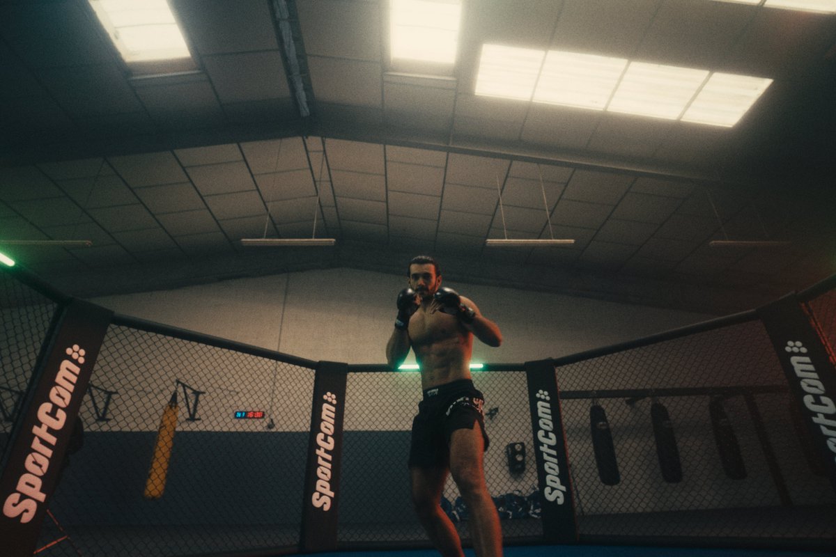 CivaVisual493's tweet photo. Some shots from my last color grading project💎🔥
#colorgrading #davinciresolve #videoeditor #cinematography https://t.co/Rq1Vl6QJ9t