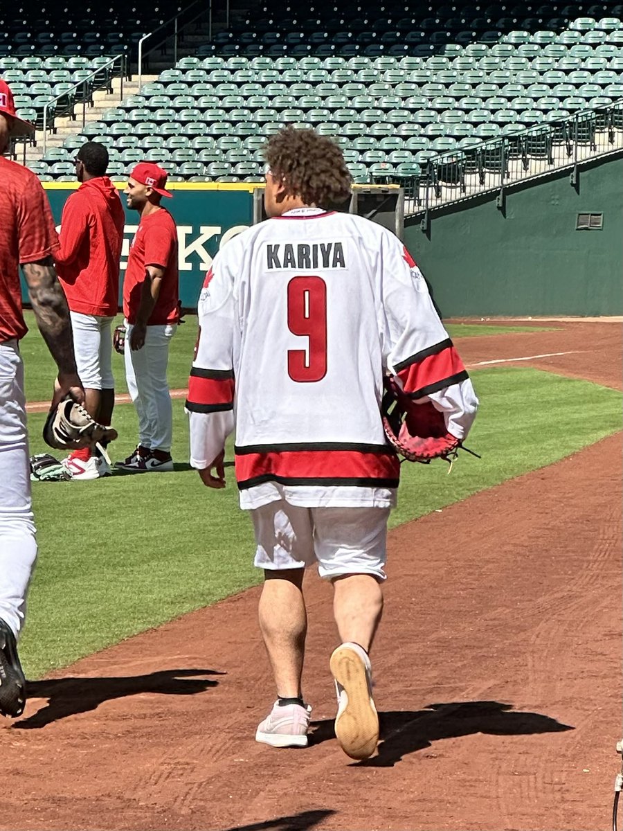 Hazel Mae tweet media