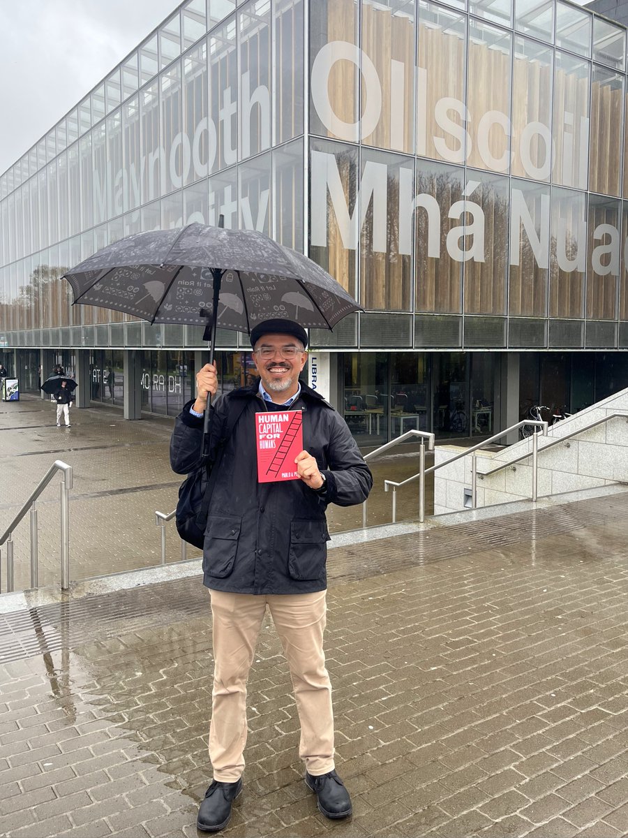 Rain or shine, always grateful for the chance to discuss 𝐇𝐮𝐦𝐚𝐧 𝐂𝐚𝐩𝐢𝐭𝐚𝐥 𝐟𝐨𝐫 𝐇𝐮𝐦𝐚𝐧𝐬 with students. This time Maynooth University. 🇮🇪☘️A highly engaged audience. Many thanks for the invitation!🤓

<a href="/UChicago/">The University of Chicago</a> <a href="/UChi_Economics/">UChicago Economics</a> <a href="/UChicagoPress/">UChicagoPress</a>  #humancapitalforhumans