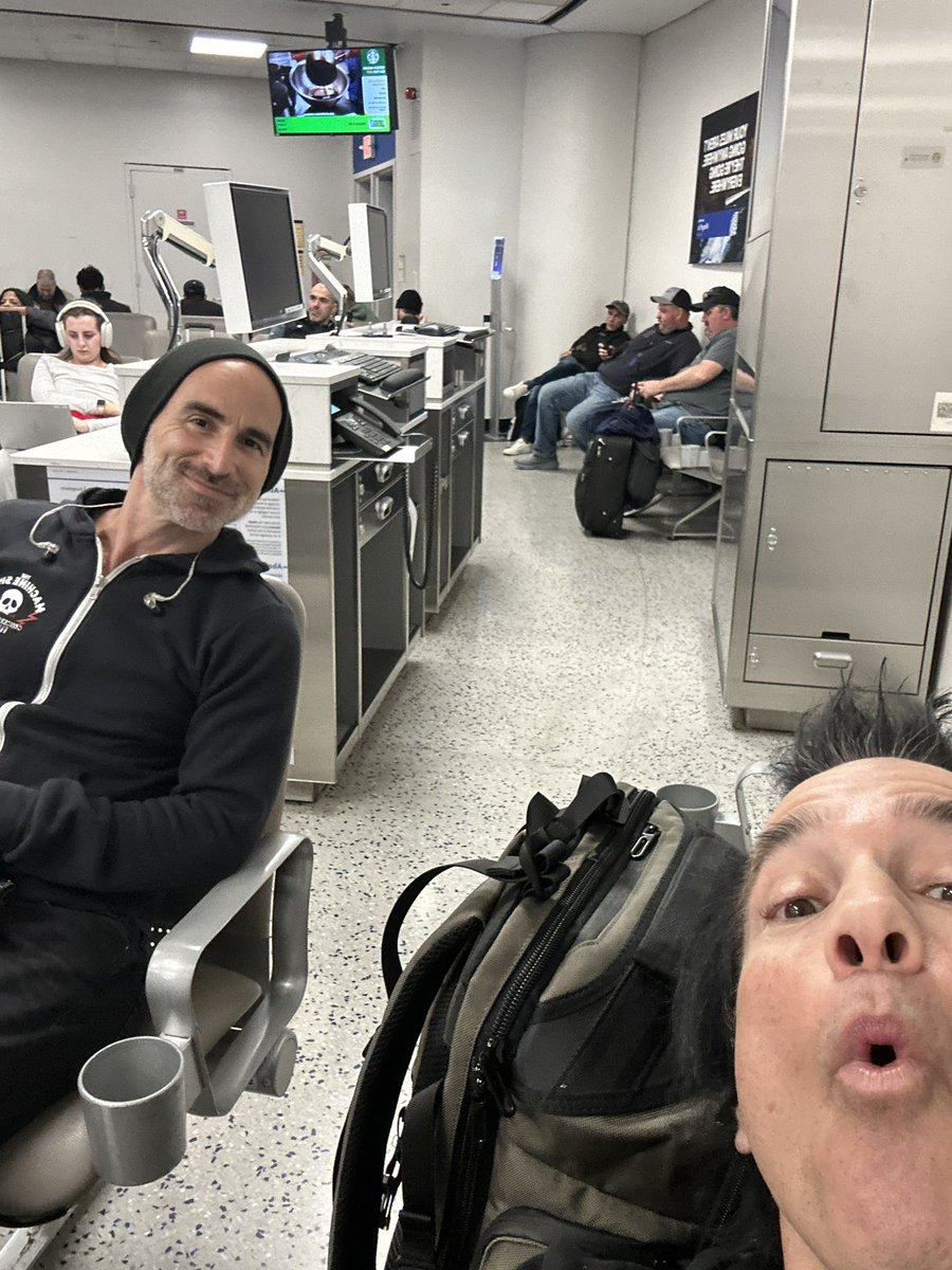 trixterrocks's tweet photo. We are on our way…See You Soon Iowa 🤟🏼⚡️ @united https://t.co/T6bsSSQGXQ