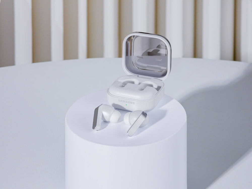 أعلنت سامسونج رسميًا عن توفر سلسلة هواتف Galaxy S26 وسماعات Galaxy Buds4 📱🎧 في الأسواق العالمية، بعد فترة الطلب المسبق التي شهدت إقبالًا كبيرًا

من اشترى 👀
#GalaxyS26 #GalaxyBuds4