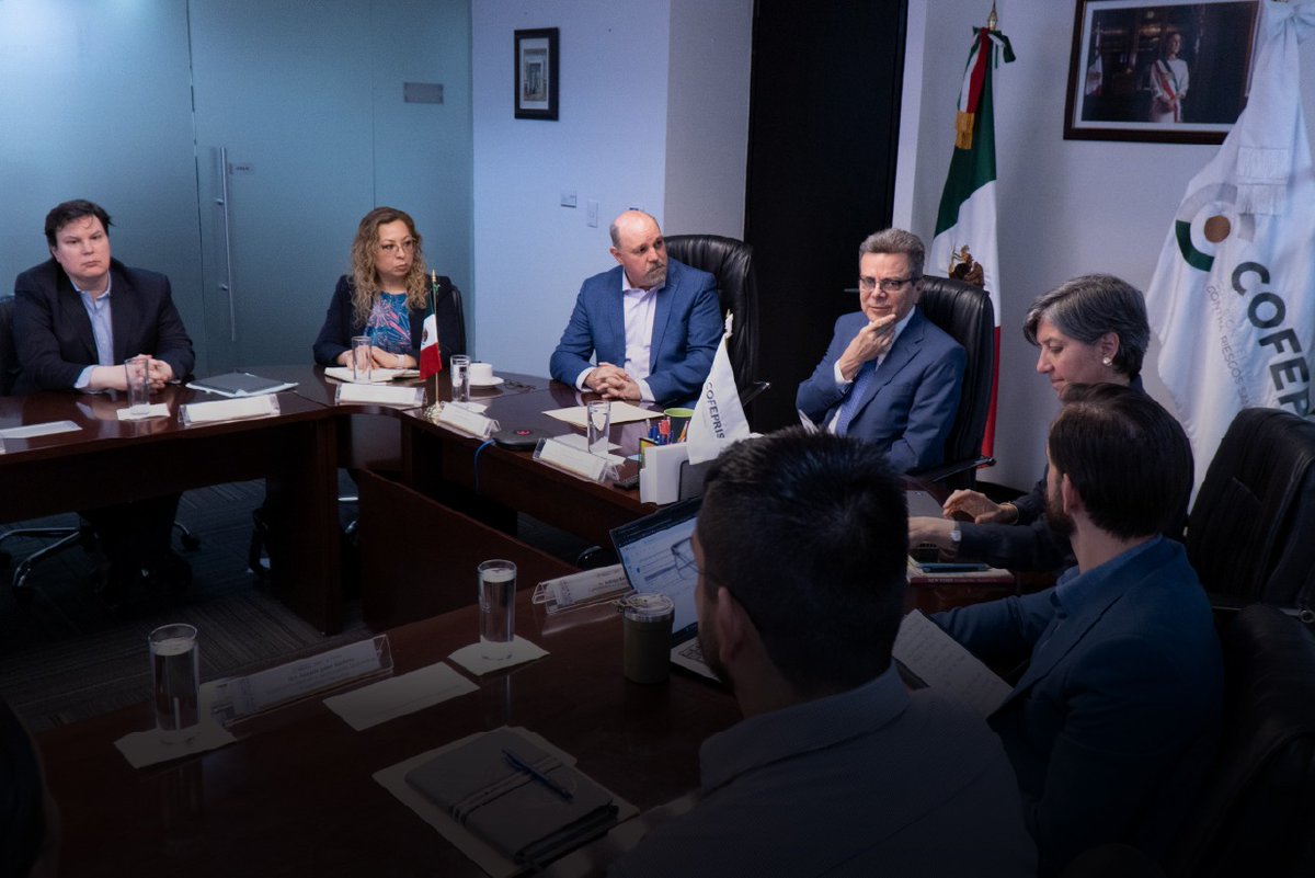 COFEPRIS's tweet photo. Con el objetivo de fortalecer la colaboración regulatoria y la competitividad del sector de cosméticos, cuidado personal y productos del hogar, el comisionado federal, Víctor Hugo Borja Aburto, sostuvo una reunión con representantes de @canipecmx. https://t.co/G7YLIjqhY8