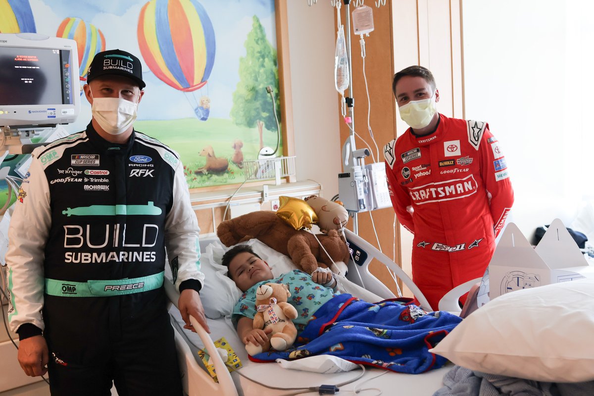 radychildrens's tweet photo. Today's pit stop: Rady Children's! 🏁💙
Thank you to @NASCAR drivers @CBellRacing &amp; @RyanPreece_ for stopping by to give our patients Speedy the Bears &amp; brightening the day across the hospital. https://t.co/6nhylcPjj8