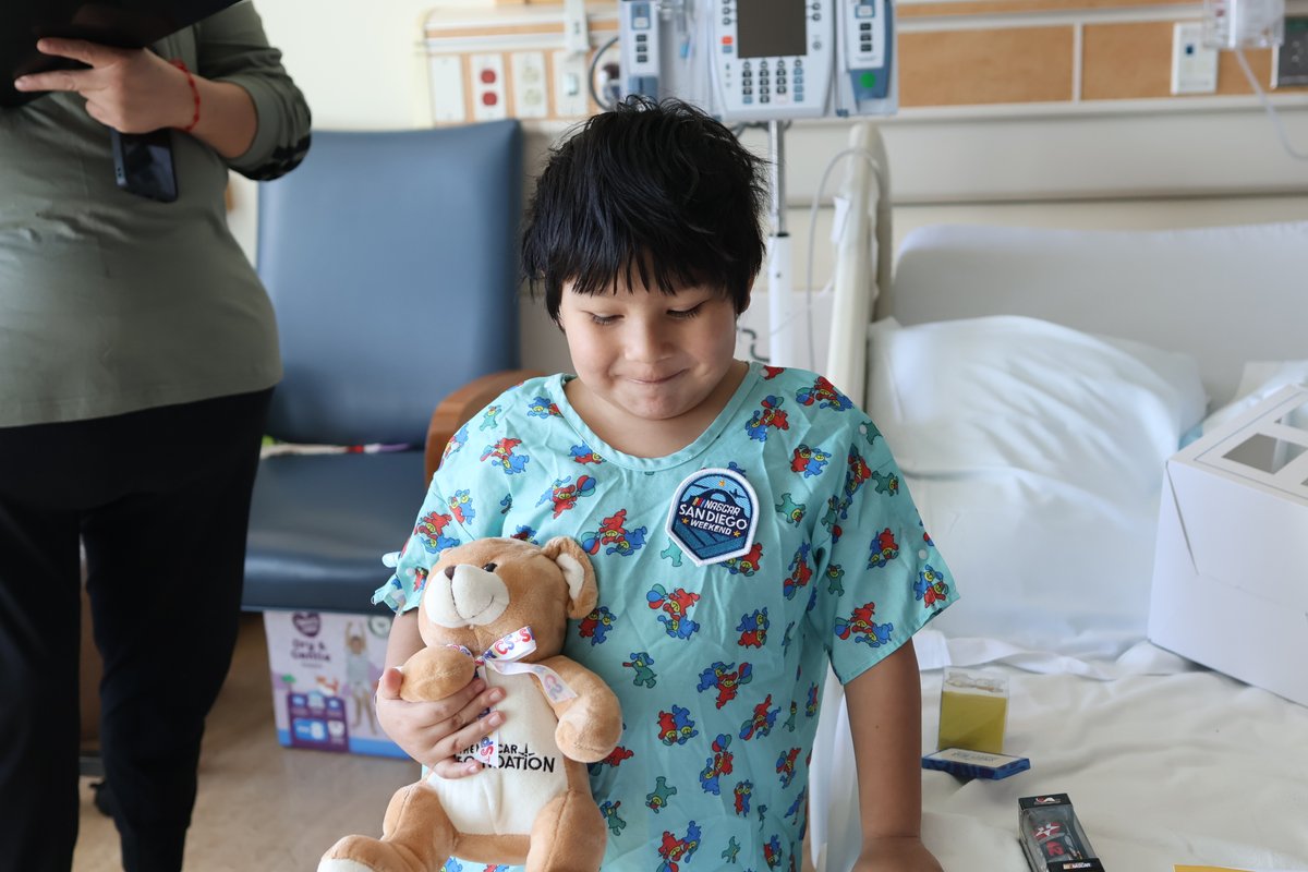 radychildrens's tweet photo. Today's pit stop: Rady Children's! 🏁💙
Thank you to @NASCAR drivers @CBellRacing &amp; @RyanPreece_ for stopping by to give our patients Speedy the Bears &amp; brightening the day across the hospital. https://t.co/6nhylcPjj8