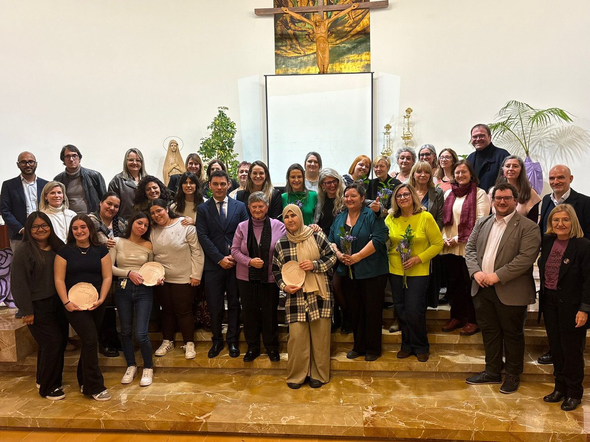 PresidenciaGOIB's tweet photo. 💜 Assistim a la III Cerimònia dels Premis Kali, organitzada per la Fundació Naüm Projecte Socioeducatiu (@projectenaum) amb motiu del Dia de la Dona. Un acte emotiu que reconeix l’esforç i el compromís de dones que han superat obstacles i són inspiració per a tota la comunitat.

🤝🏼 El director general de Immigració i Cooperació al Desenvolupament, @ManuPavonIB, ha volgut acompanyar aquesta iniciativa que impulsa la força i les oportunitats per construir una societat més justa.
