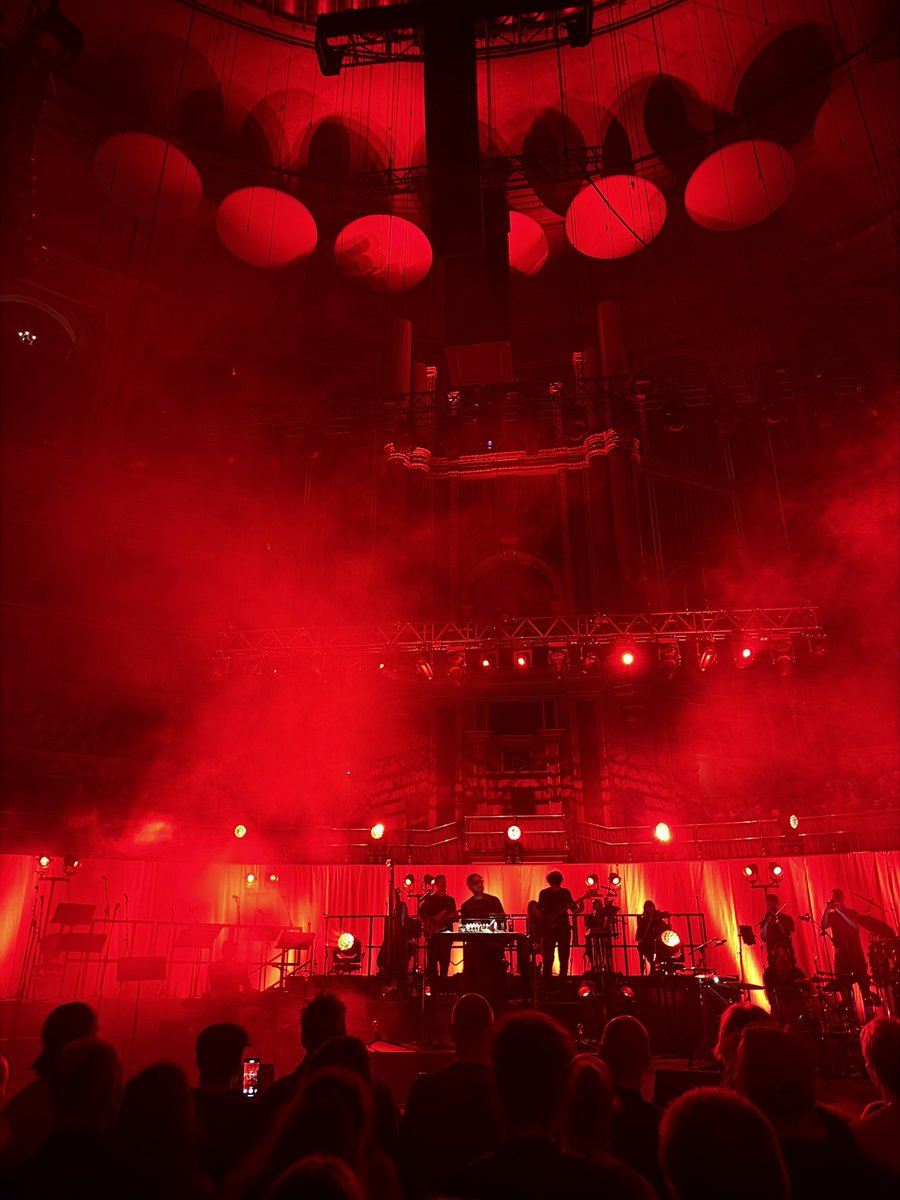 Зашли на концерт Nightmares On Wax, уважить деда. Молодость моя, британская электронщина…