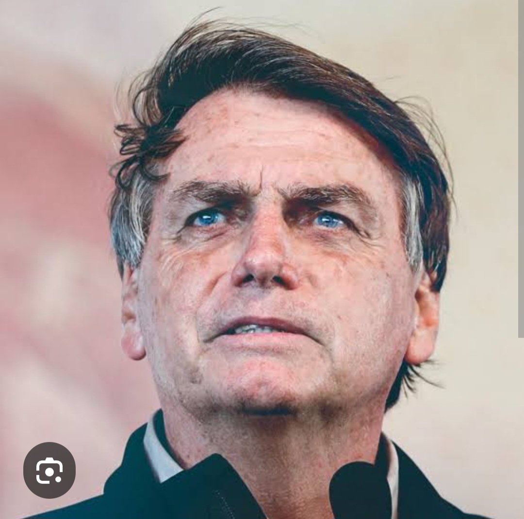 Esse é o Primeiro é Único Líder. 
Se fez sozinho. Cresceu e Carregou muitos Com ele.
Hj muitos desses querem seu lugar.
Mas nunca o terão. 
Jamais existirá outro como ele.
Jair é INSUBSTITUÍVEL. 
Libertem nosso CAPITÃO!