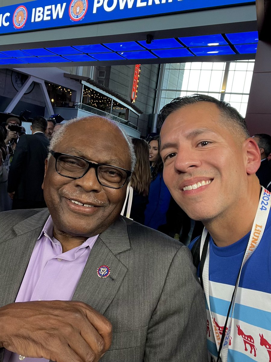 josecanyousee's tweet image. a throwback to show jim clyburn some love and support on his decision to run again