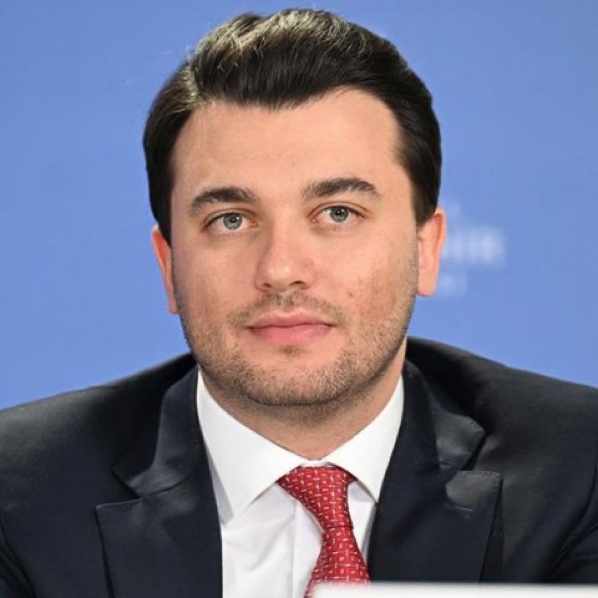 📌İBB iddianamesinde Ekrem İmamoğlu'nun avukatı Mehmet Pehlivan'a yöneltilen bir suçlama:

“Müvekkili olan şüphelinin lehine en iyi savunmayı yapmak, sanığın lehine olan delillerin toplanmasına yardımcı olmak...”