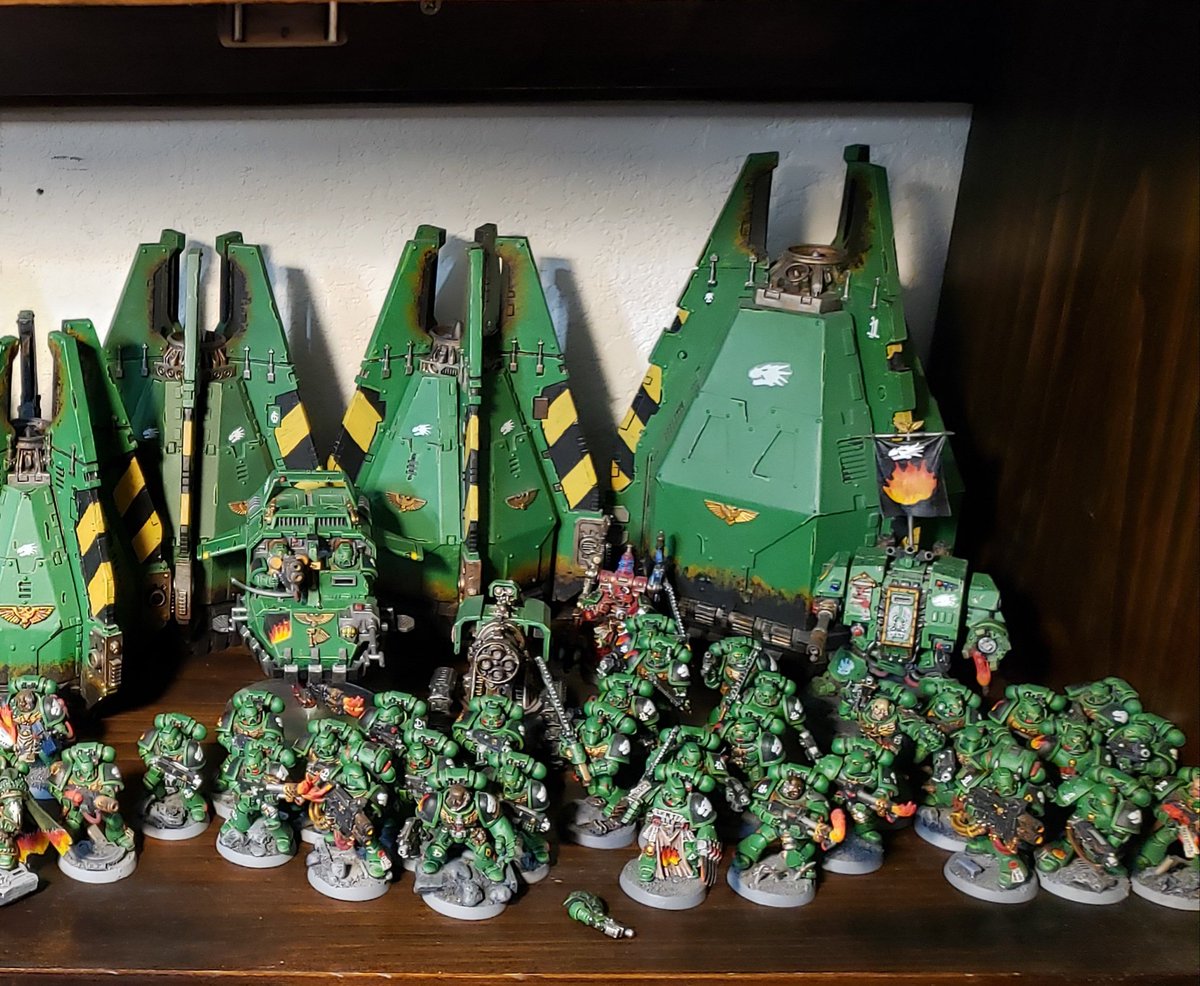 CarotGun's tweet photo. @johnabranch804 I don't have many army shots to be honest. Here's a case shot of my Salamanders. https://t.co/TJiTH7PnwK