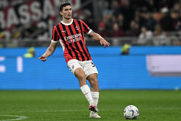 ماتيا كالدارا لاعب ميلان يفتح قلبه عن معاناته: "تعرضت لإصابتين خطيرتين متتاليتين، وبعد الإصابة الثانية أصبح التعافي أصعب كثيرًا نفسيًا وجسديًا".. "شعرت بالاختلاف كنت أعتقد أنني قادر على فعل شيء، لكن جسدي لم يستجب".. المصدر: Sport Italia 