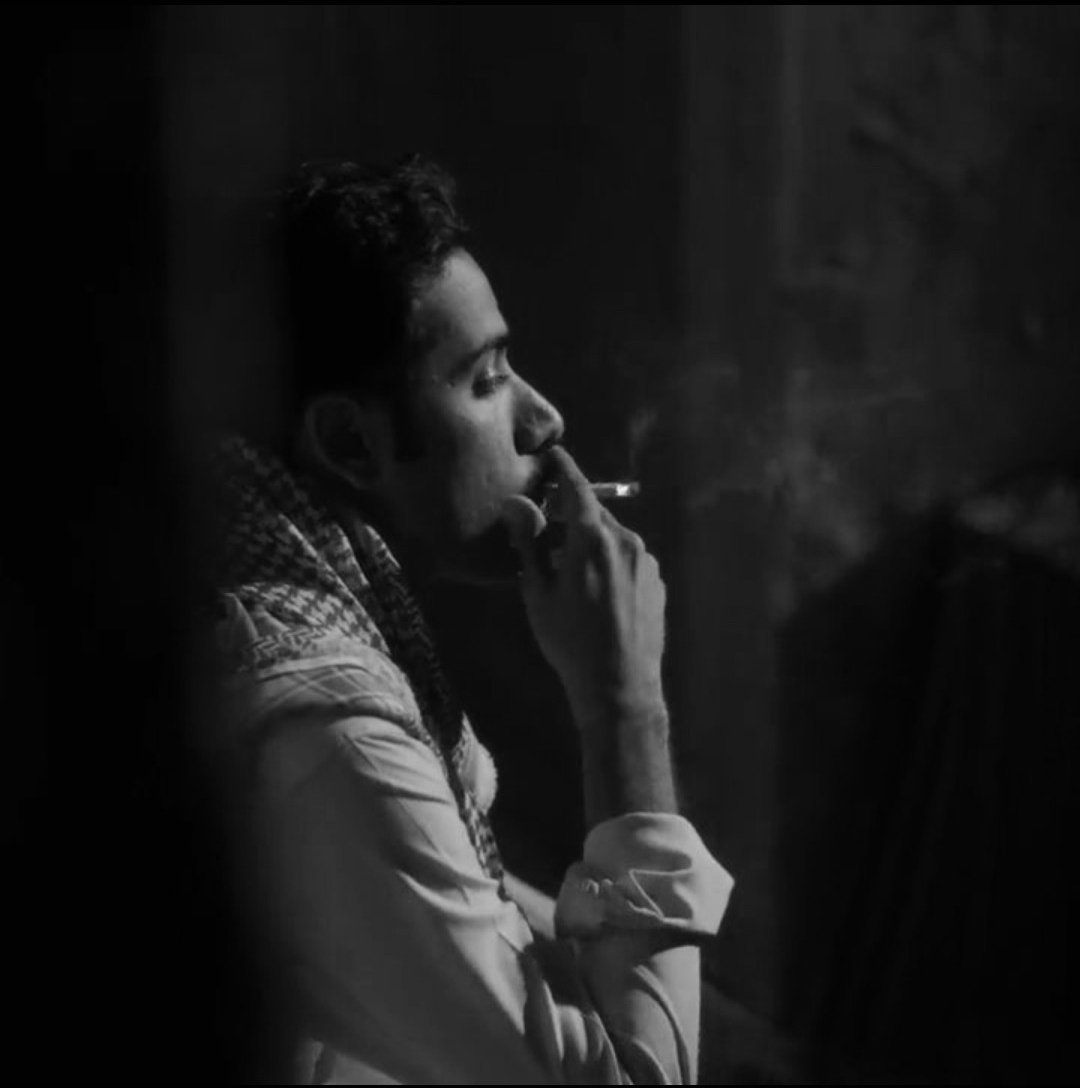 gh_em90's tweet photo. ما اقبح التدخين
 وما اجمل المدخنين
🤎🚬 https://t.co/kuLjR8e4pf