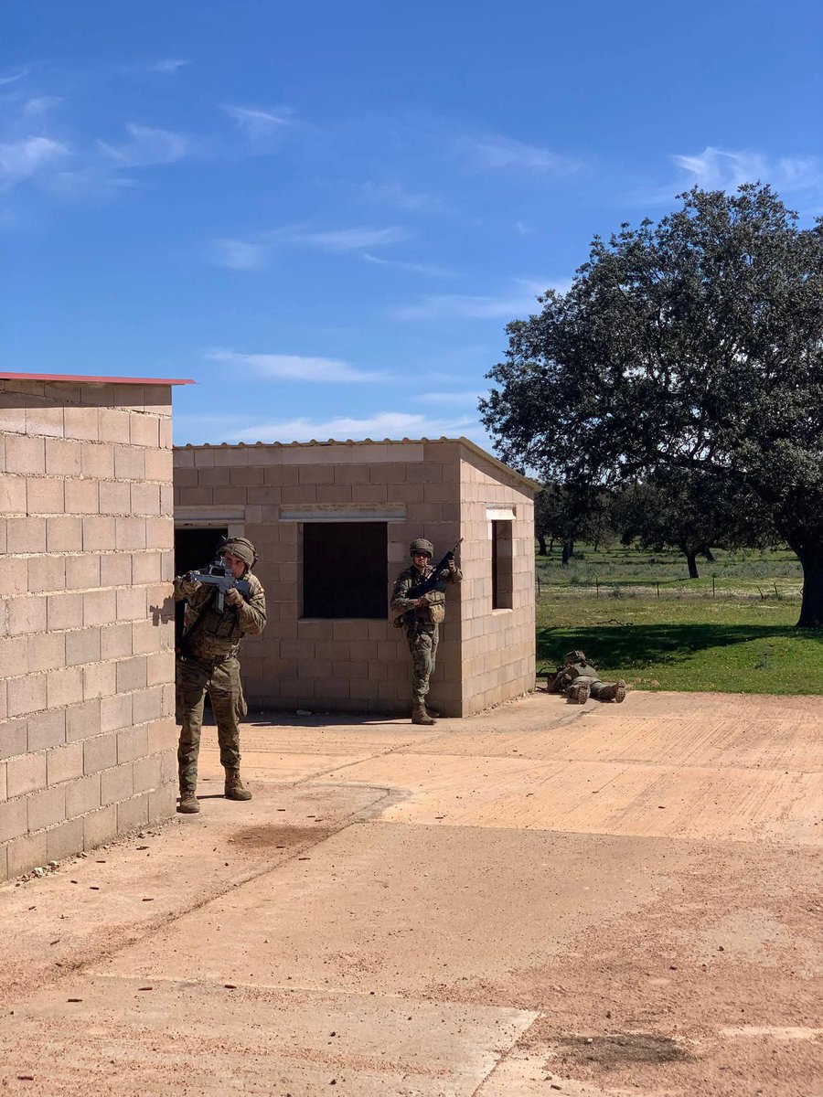 FUTER_ET's tweet photo. Las Compañías del Regimiento de Infantería “Saboya” Nº 6 ejercitan su preparación operativa con el desarrollo de Ejercicios ALFA, centrándose en la instrucción de Combate en Zonas Urbanizadas y el tiro de combate.
¡SABOYA EN VALOR EL PRIMERO!
#brigadaextremadura
#SomostuEjército https://t.co/8V8TZ3DehH