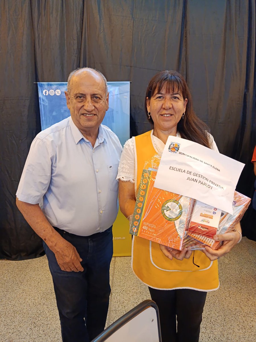 Desde el Gobierno Municipal compramos útiles escolares y se los entregamos a los docentes y directivos de escuelas primarias, secundarias y terciarias para que ellos puedan repartirlos entre los alumnos que lo requieran.