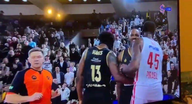 başka oyuncu olsa kavga çıkarırdı. büyük sporcu 👏👏<a href="/JaronBgame/">Jaron Blossomgame</a>