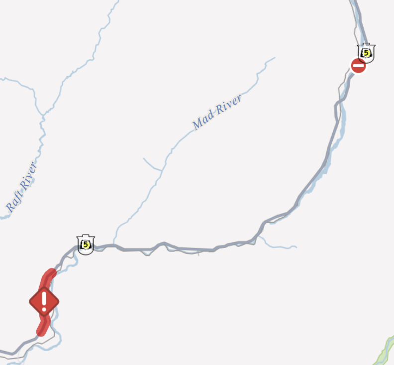 DriveBC's tweet photo. ⚠️UPDATE - #BCHwy5 is OPEN to single lane alternating traffic north of Allingham Way in #Vavenby following a vehicle incident.

⛔Please note: The road is still closed further north on the highway near #AvolaBC.
#BlueRiverBC #LittleFortBC 

ℹ️For more info: https://t.co/m6A94l0Utt