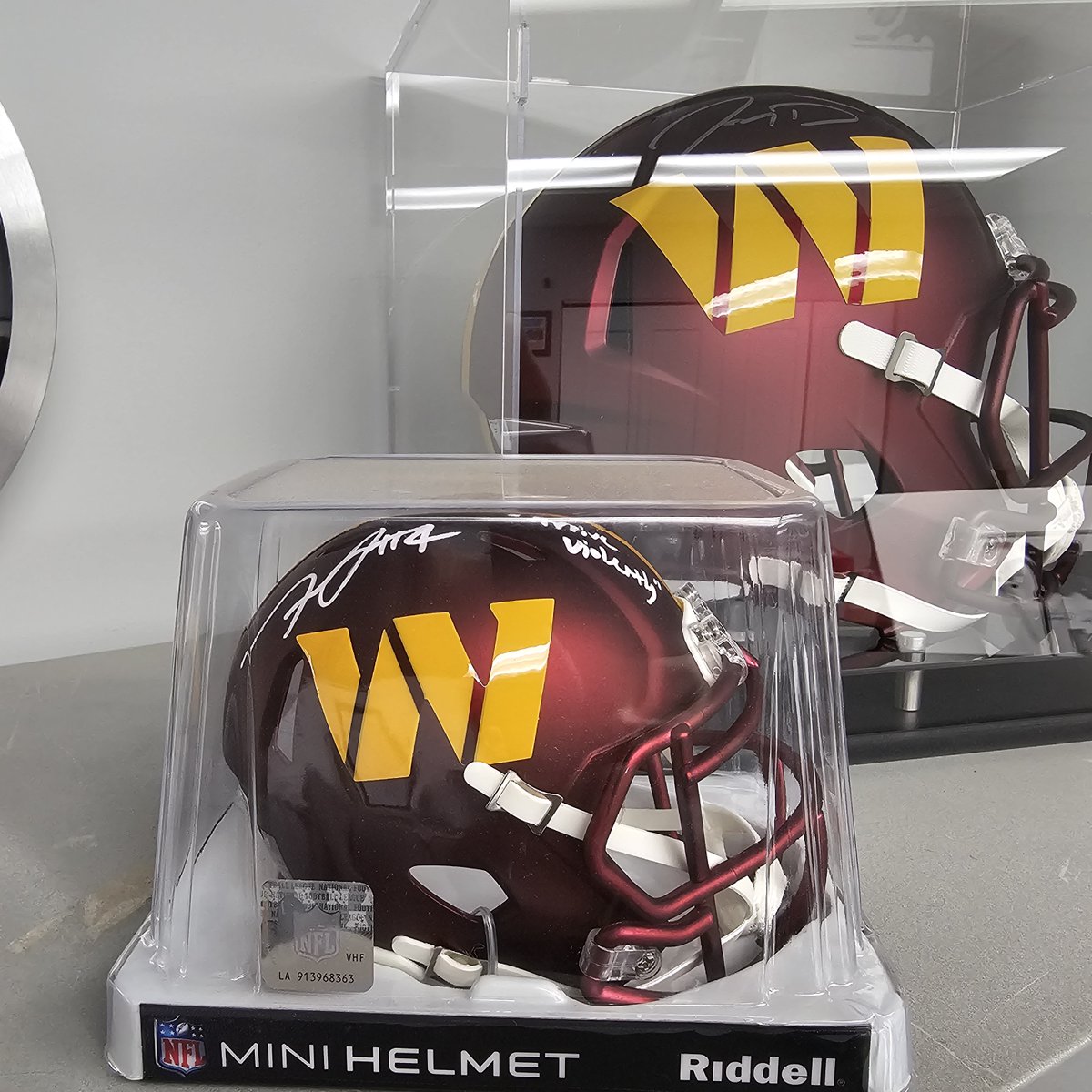 WFTRob's tweet photo. #Commanders fans have been showing CRAZY support lately 🙌

Let’s run another follow train 🚂

🔁 Follow everyone who comments
❤️ Like their posts
💬 Comment so people can find you
☑️ Follow everyone Back

All NFL fans welcome 🤝
If this gets me to 4K followers, I’m dropping another Mini Helmet AUTO Giveaway 🏈🔥

Let’s grow together 👇
#Commanders #NFLTwitter