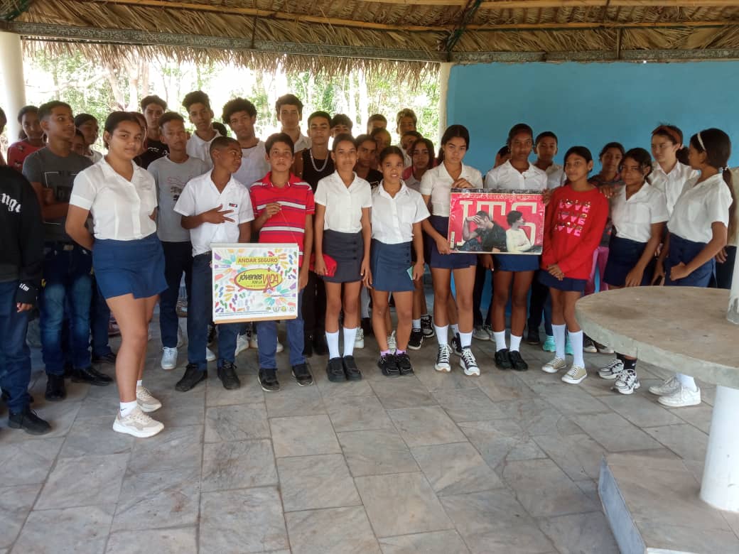 EducacionIJ's tweet photo. La educación vial es muy importante en la formación integral desde las primeras edades.Esta se extiende hasta los estudiantes de Secundaria Básica, PRE y Formación Pedagógica.#PROSALUD.
@EducacionIJ .
@CubaMined .
@SentirPinero1 .
@EnaReyesTorre.
#CubaPorLaVida. https://t.co/xJsEyDZMEm