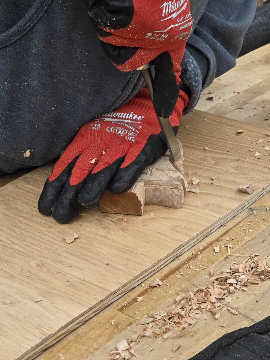 Final Wednesday evening of woodcarving before we take the 2-week spring break included a smaller group out last night as some club members are already away on holidays.

We'll try to  find some other interesting woodcarving stuff to share with you!