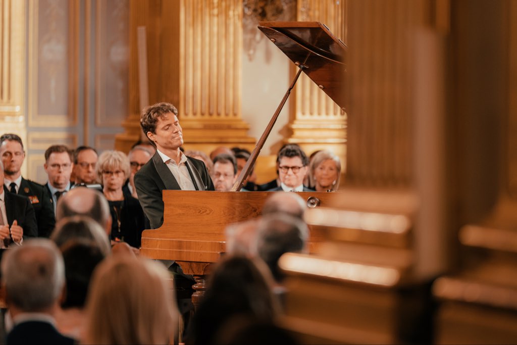 Belgian Royal Palace tweet media