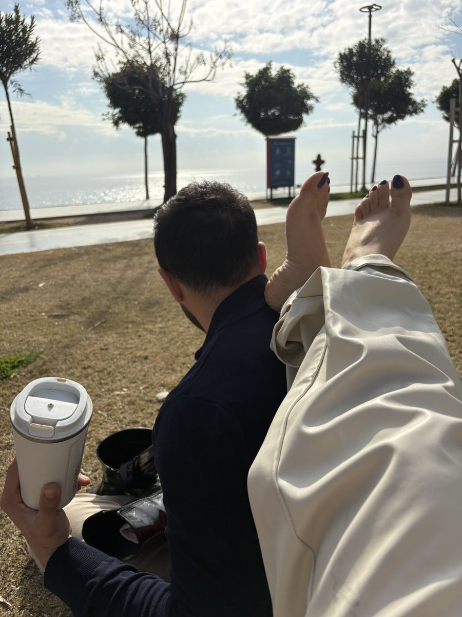 Beni yalnız bırakma
seni yanlış yaşarım

Epilya
Diljin Kovexî
<a href="/MistressEfsun07/">GODDESS EFSUN 👑🌈</a>