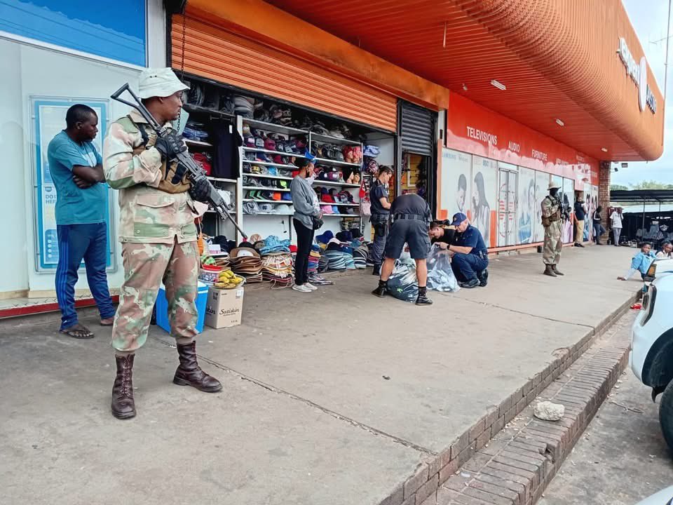 R49, 885, 398.00 (Forty-Nine Million, Eight Hundred and Eighty Five Thousand, Three Hundred and Ninety Eight Rands) worth of counterfeit goods recovered by <a href="/SANDF_ZA/">SA National Defence Force 🇿🇦</a> and <a href="/SAPoliceService/">SA Police Service 🇿🇦</a> in Musina, Limpopo.

“Yes, you read it correctly,  just R114 602:00 shy of Fifty million