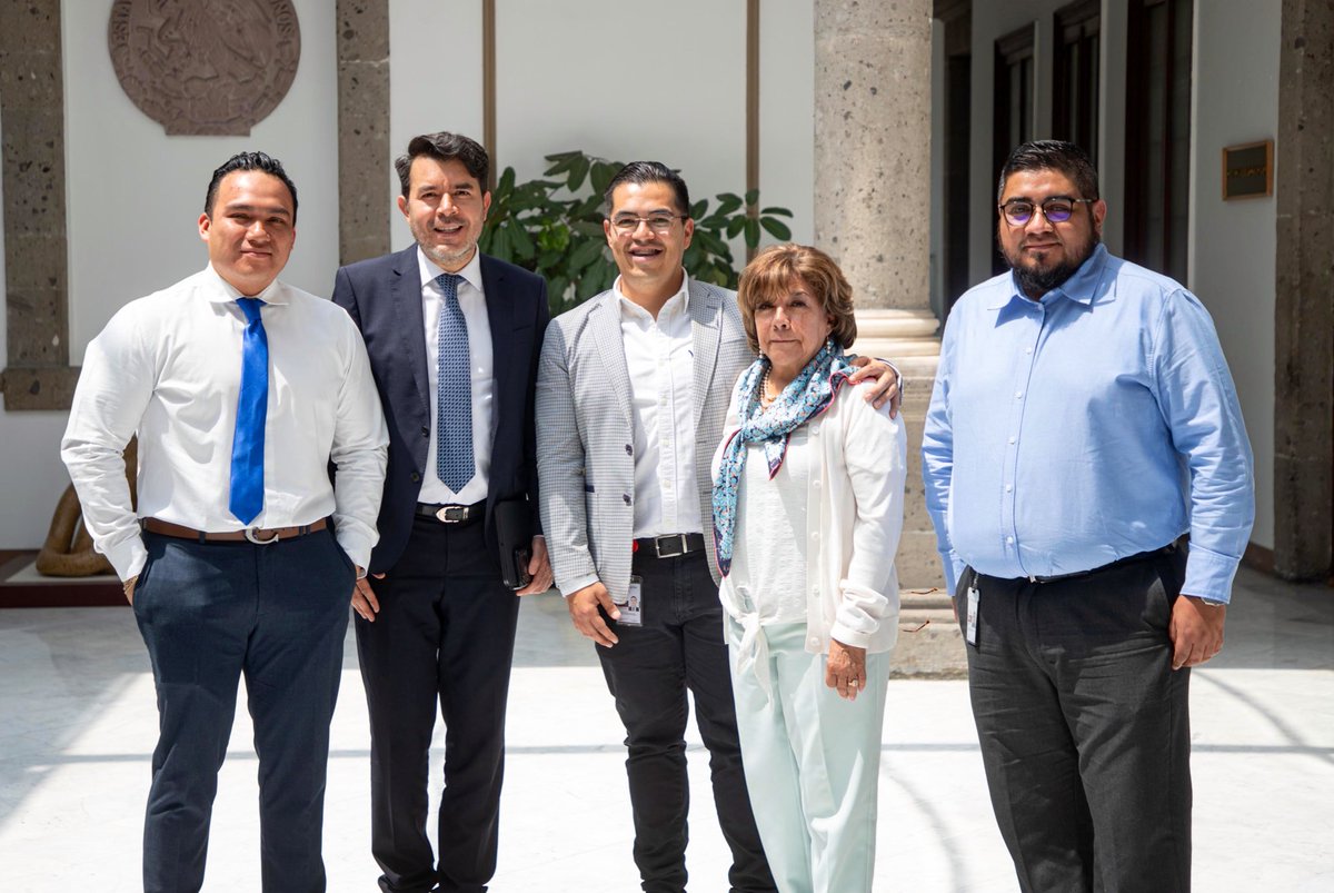 Sostuvimos una sesión de trabajo con el titular y el equipo de la Unidad de Política Migratoria, Registro e Identidad de Personas (#UPMRIP), para fortalecer la coordinación institucional en materia migratoria, revisar la estadística migratoria  del Gobierno de México y avanzar en