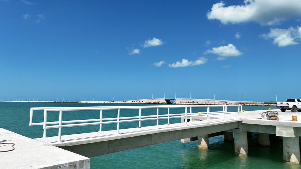 apicampeche's tweet image. 🛟La moderna infraestructura portuaria ofrece beneficios significativos en términos de seguridad, eficiencia y protección de las instalaciones.(2/2) 
#APICAM #GobiernoDeTodos #LaydaSansores