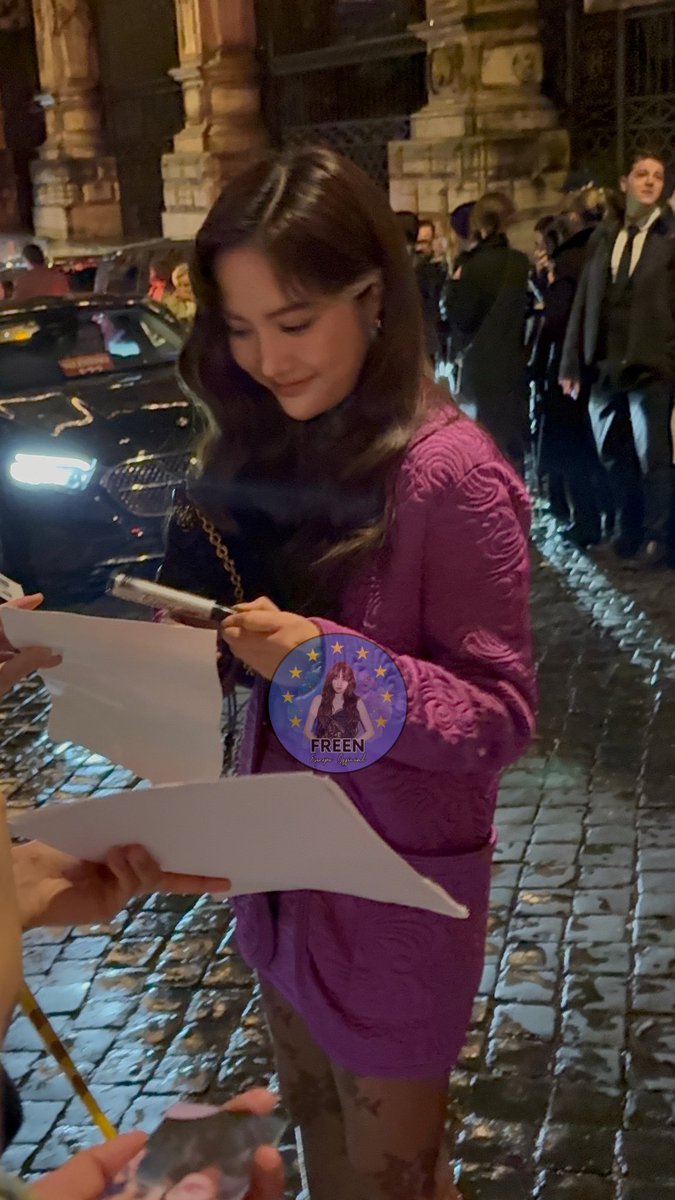 FreenEUROPE's tweet photo. So beautiful! First time for the admin to see her in person 💜🥹

SAROCHA AT VALENTINO FW 2026
#MaisonValentinoFW26XFreen
#srchafreen https://t.co/QUE1gikSSG
