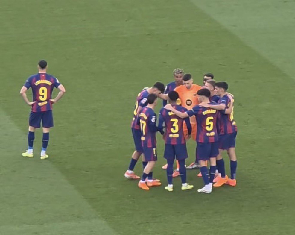 left prime bayern to save a broken barca.
you will be remembered unc💔🕊️